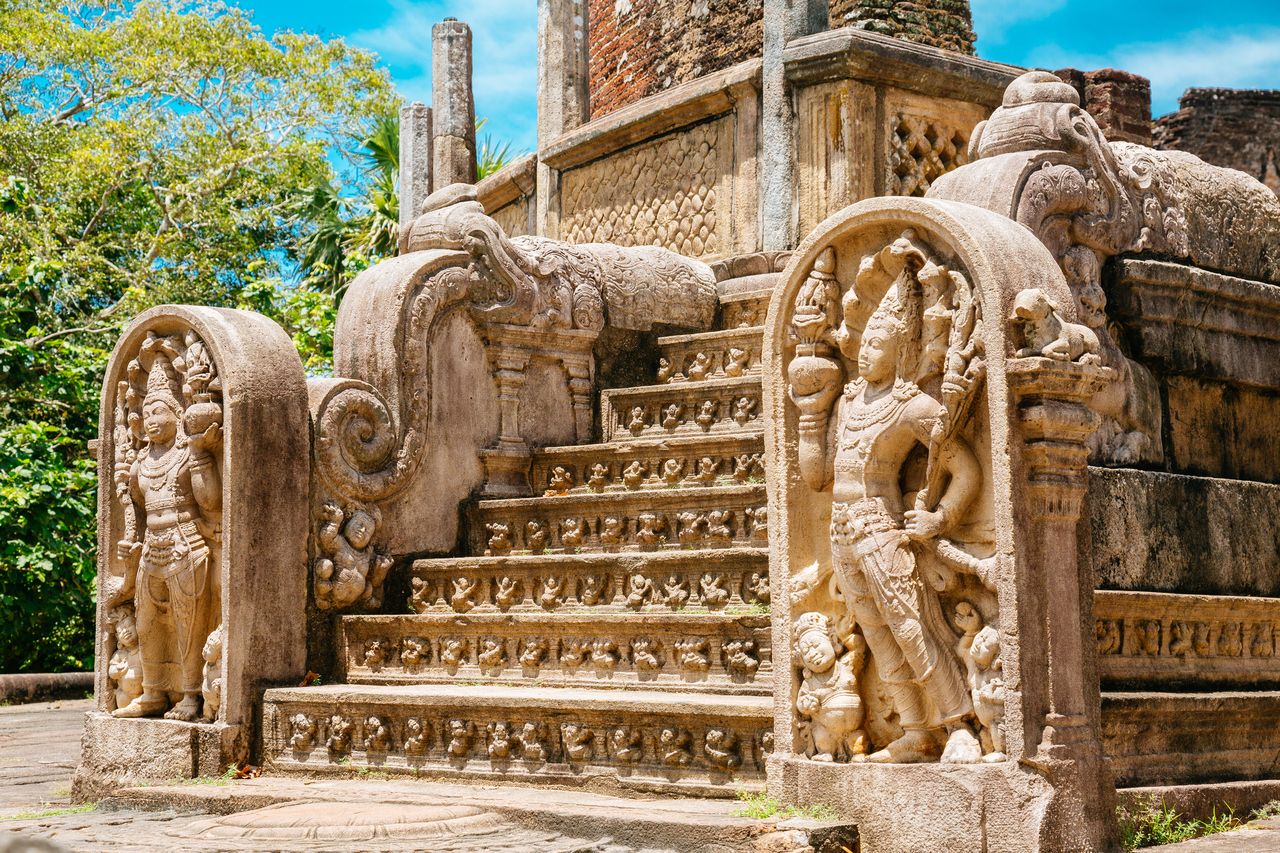 383-monument-of-Ancient-City-Polonnaruwa