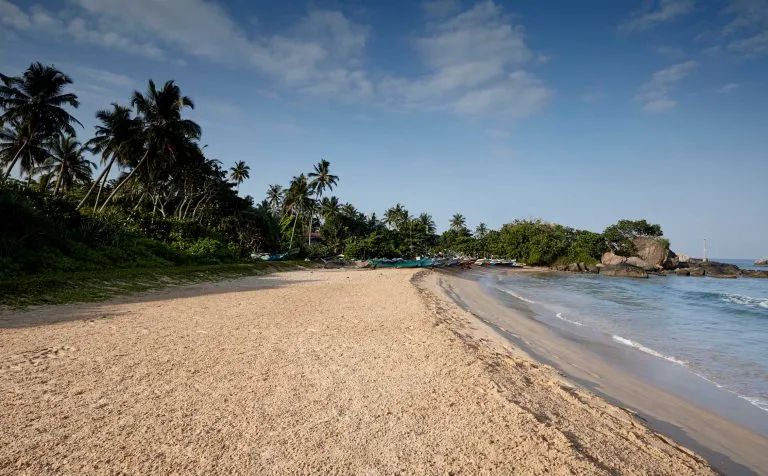 Ahungalla-Beach-Sri-Lanka-768x476