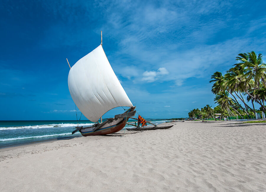 Trincomalee-beach-Sri-Lanka-DT-57308293-1