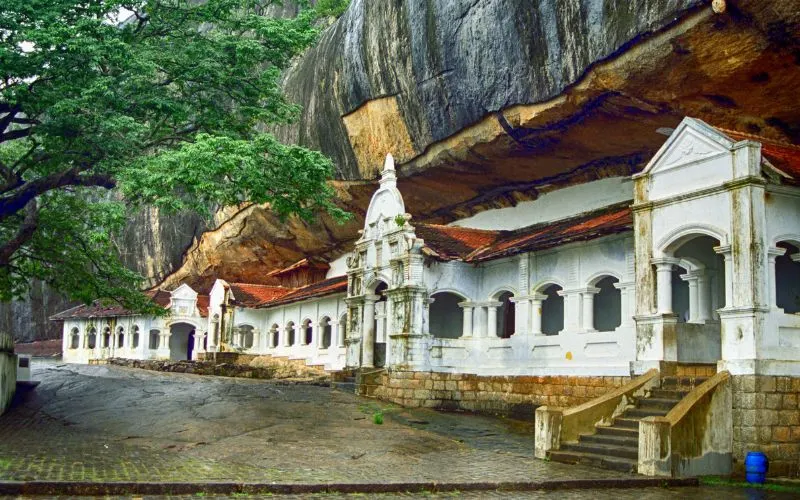 dambulla-cave-and-golden-temple-sri-lanka-7