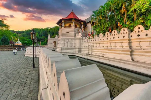 temple-of-the-tooth-kandy-sri-lanka
